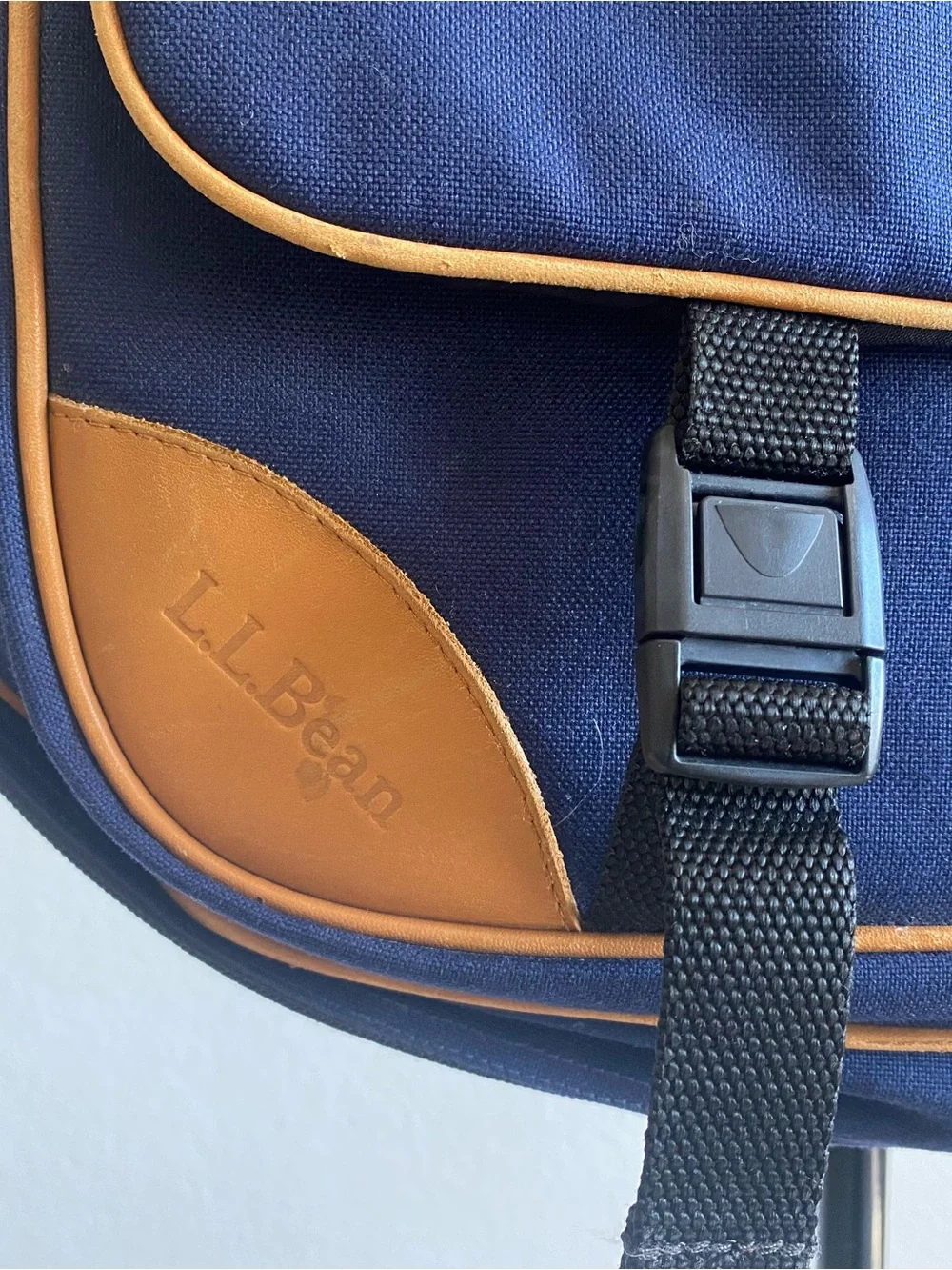 Vintage L.L. Bean messenger shoulder bag